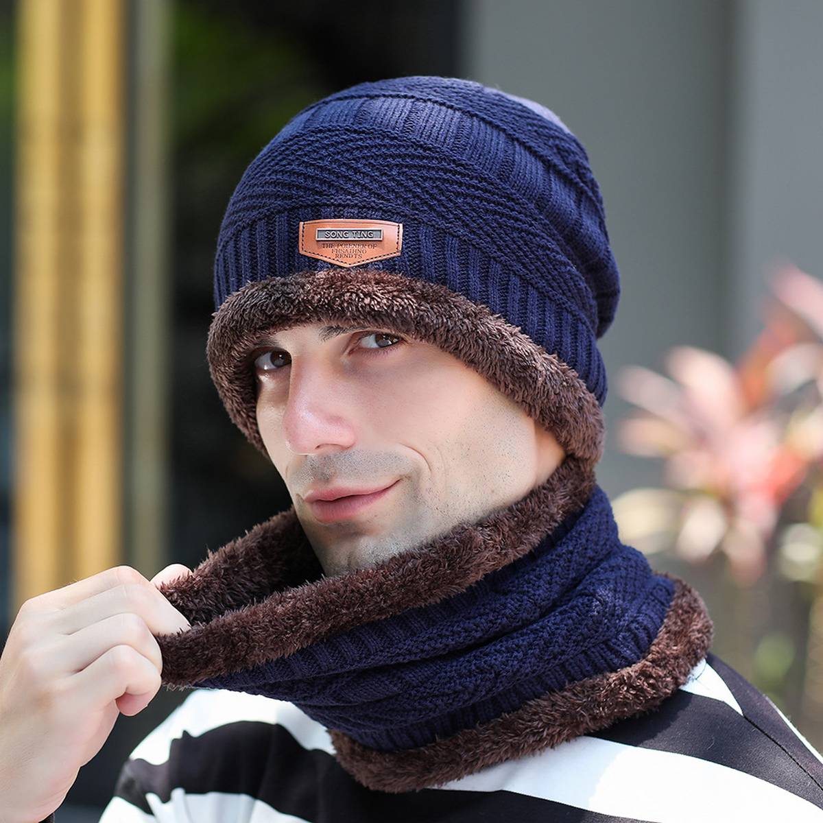 Sale Offer - 1 Warm Hat and 1 Neck Warmer Collar - 2 Items - Image 4