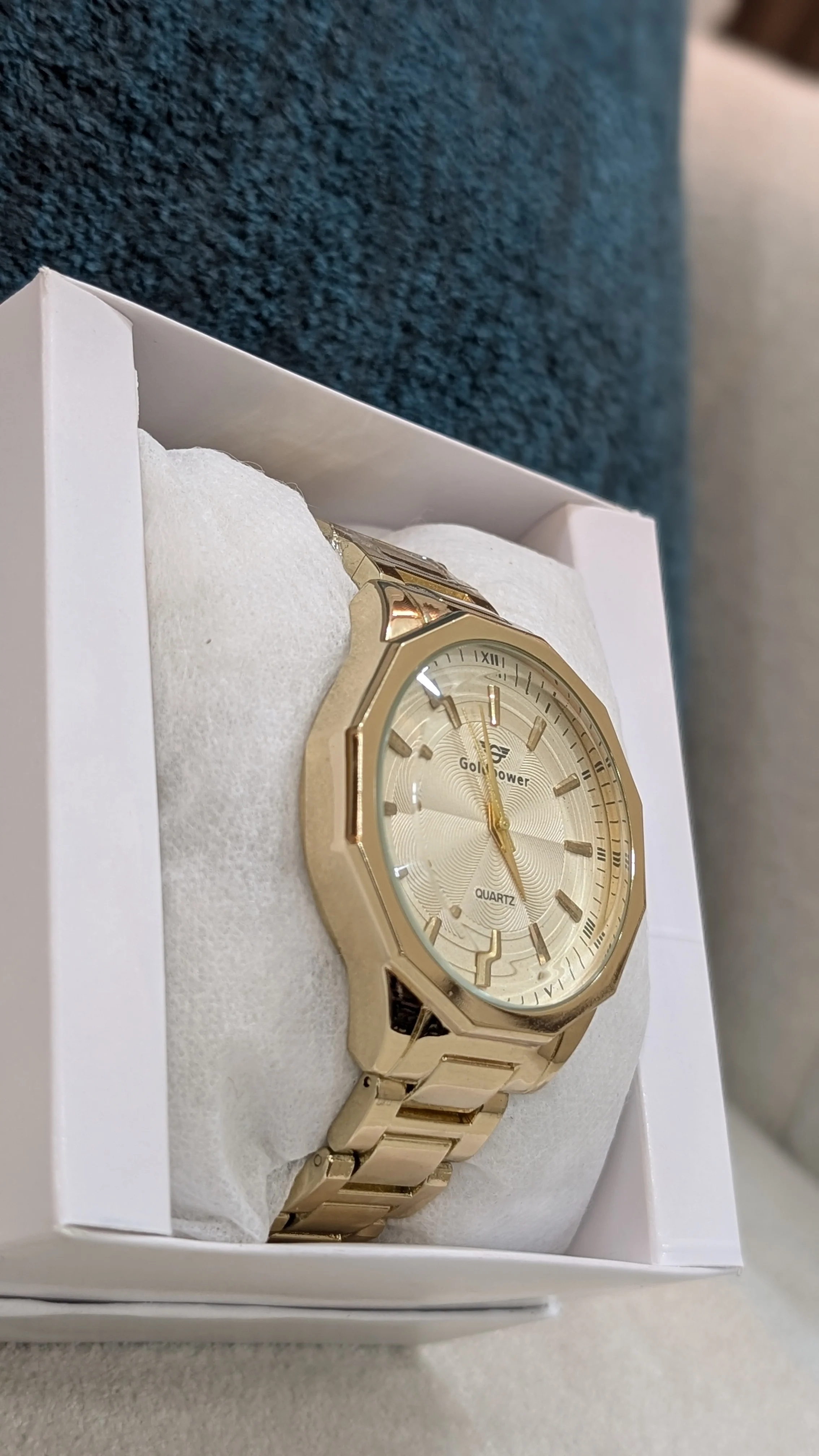 Luxe Chrono Gold Watch Timeless Luxury - Image 10