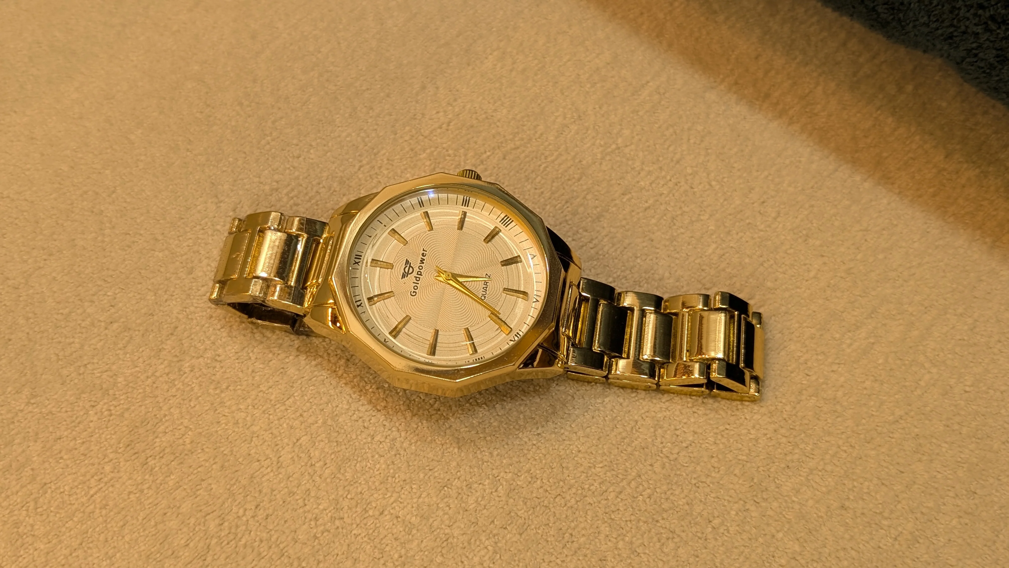 Luxe Chrono Gold Watch Timeless Luxury - Image 7