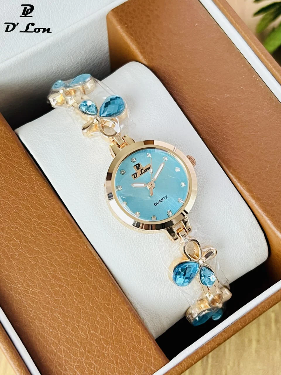 Women’s Flower Bracelet Quartz Watch (Random Color Combo) - Image 11