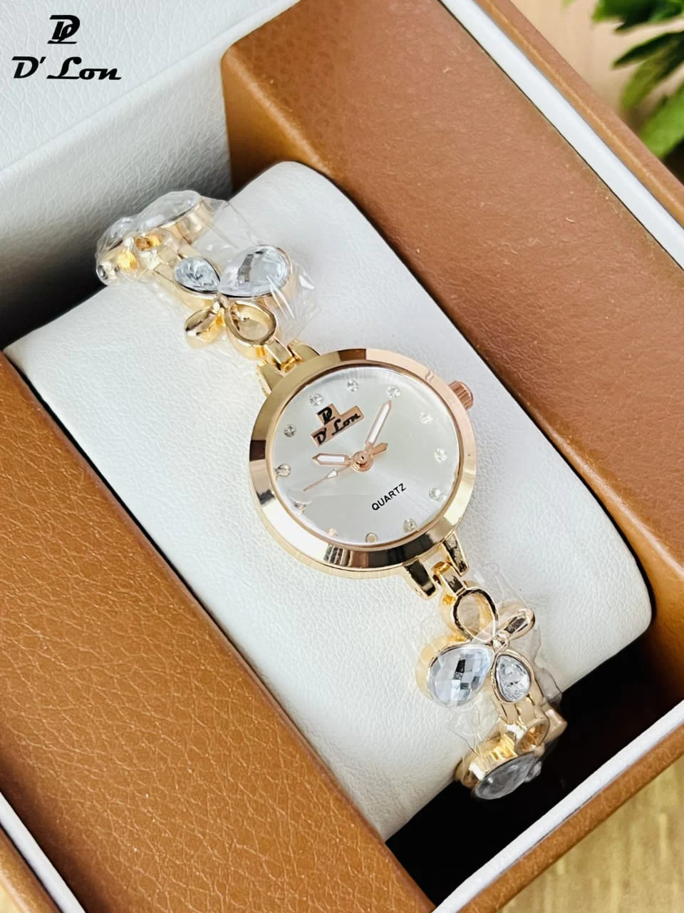 Women’s Flower Bracelet Quartz Watch (Random Color Combo) - Image 5